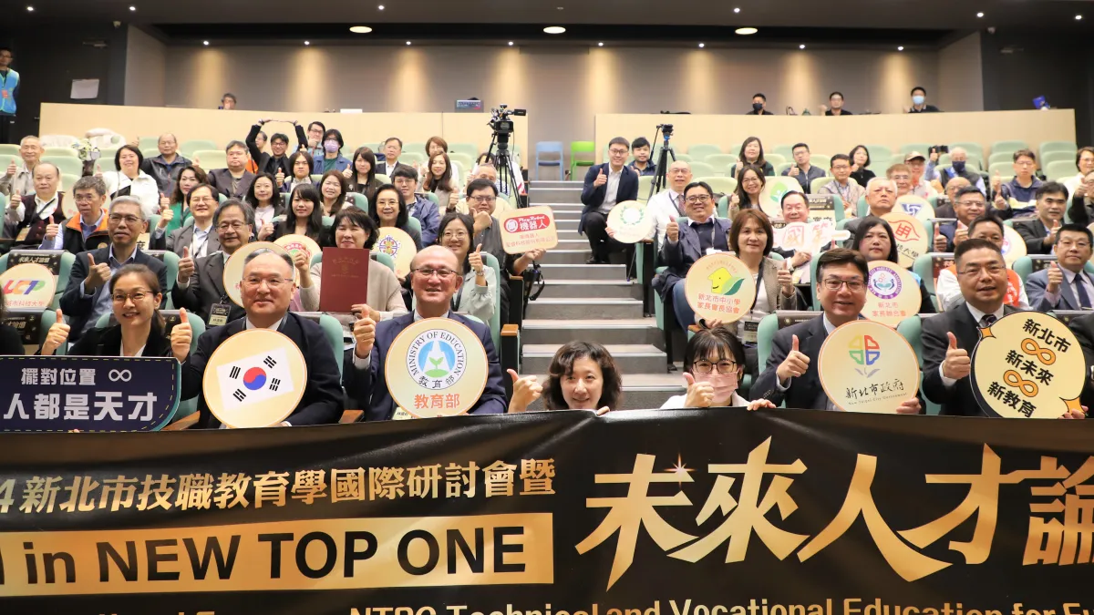 新北攜手韓國及微軟計劃共組國際AI大聯盟培育未來人才,副市長劉和然與出席貴賓合影。(圖/新北市教育局提供)