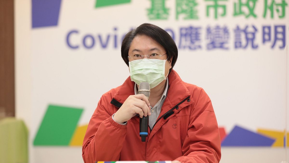 基隆市長林右昌(見圖)指出,基隆市28日的新增確診數創20天來新低,已走過疫情高峰。(資料照,基隆市政府提供) 基隆市長林右昌(見圖)指出,基隆市28日的新增確診數創20天來新低,已走過疫情高峰。(資料照,基隆市政府提供)