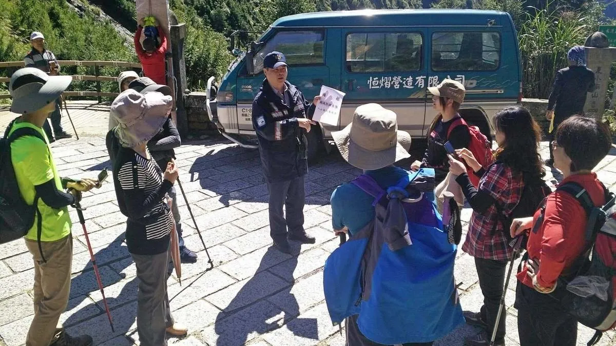 中颱梅姬持續增強 保七警勸導山友切勿貿然上山