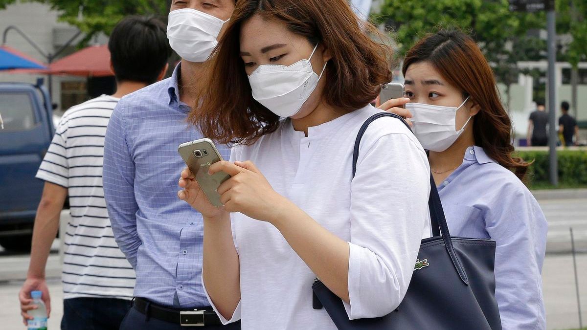 南韓MERS-CoV疫情延燒,民眾戴口罩自保。 南韓MERS-CoV疫情延燒,民眾戴口罩自保。