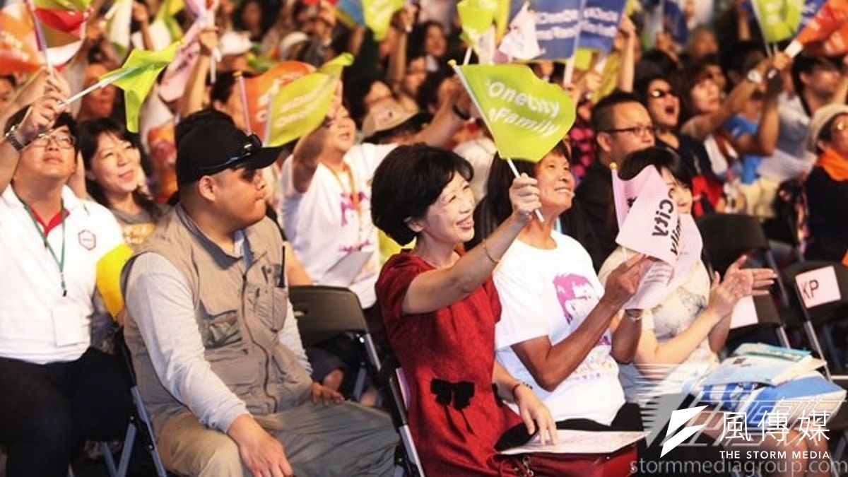 柯文哲選前之夜音樂會,妻子陳佩琪率先到場。(林韶安攝) 柯文哲選前之夜音樂會,妻子陳佩琪率先到場。(林韶安攝)