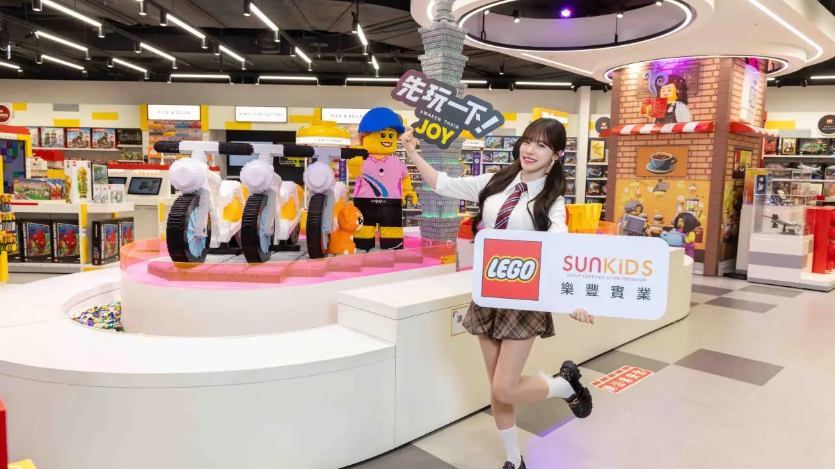 女神降臨!樂高玩樂夥伴李多慧現身LaLaport南港店 全台最大旗艦店嗨翻!30位幸運粉與多慧「拼」出浪漫回憶