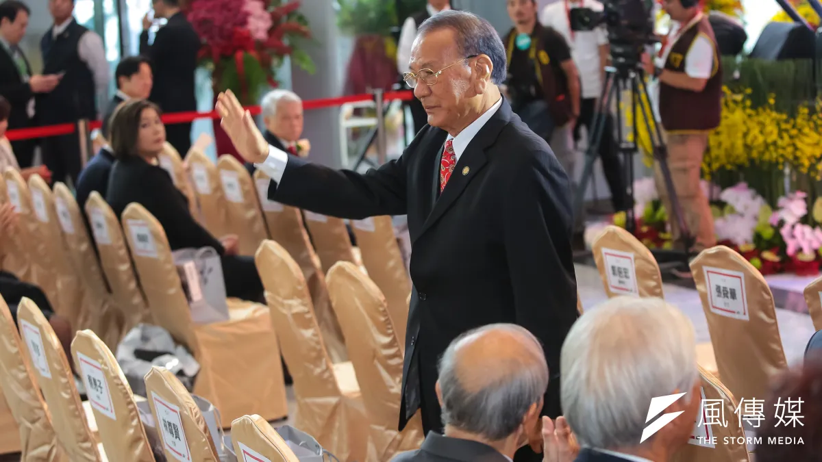 台中黎明自辦重劃區因為長億集團負責人楊天生(圖中)、楊文欣父子涉入弊案,內政部表示,盼台中市政府戮力配合檢調單位合作。(資料照,顏麟宇攝)