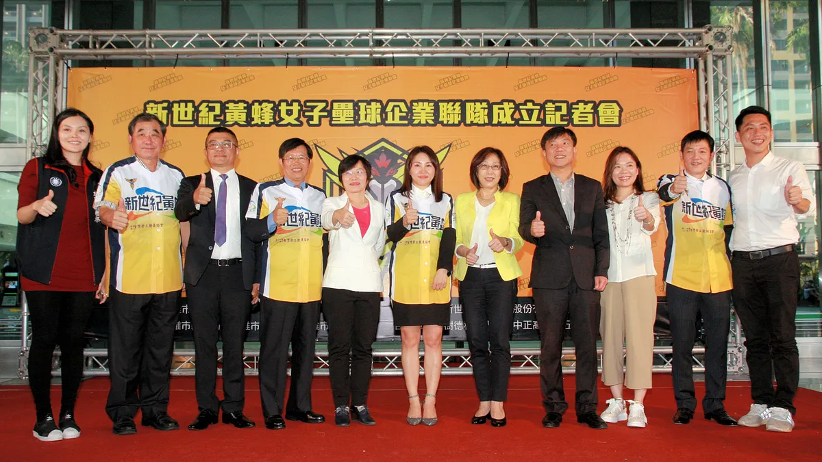 「高雄市新世紀黃蜂女子壘球企業隊」成軍記者會。(圖/高雄市體育處提供)