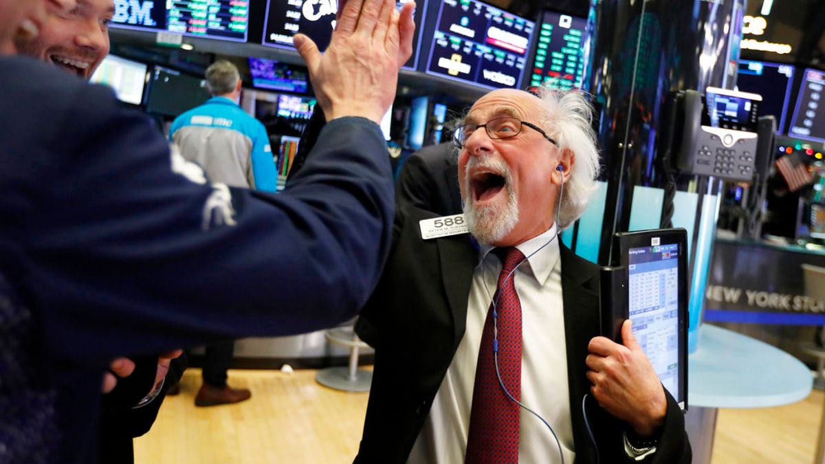 專家指出,寬鬆的貨幣政策持續,將製造有利於風險性資產表現的環境,美股也在相關訊息的激勵下出現一波漲勢。示意圖。(資料照,美聯社) 專家指出,寬鬆的貨幣政策持續,將製造有利於風險性資產表現的環境,美股也在相關訊息的激勵下出現一波漲勢。示意圖。(資料照,美聯社)