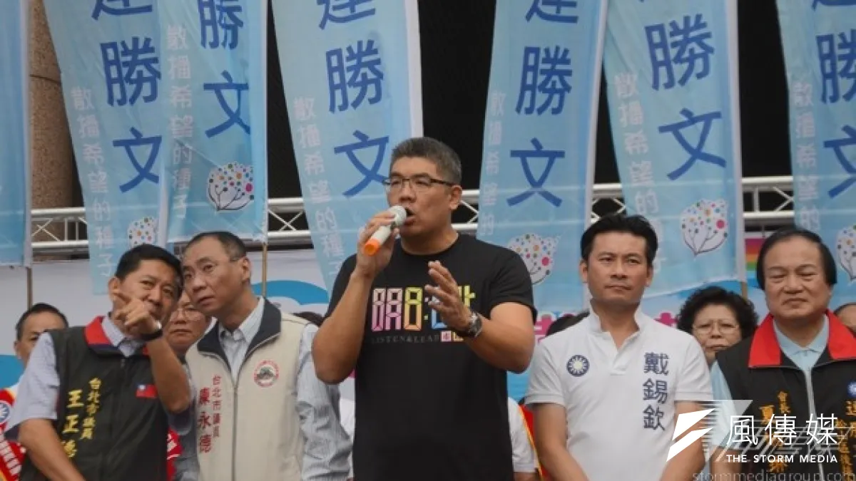 連勝文成立勞工後援總會18日成立,連勝文拋出不少勞動相關政見。圖為連上午出席造勢活動。(宋小海攝)