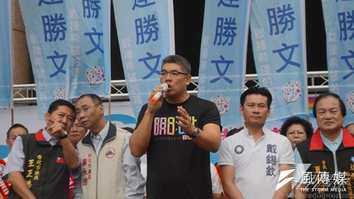 連勝文成立勞工後援總會18日成立,連勝文拋出不少勞動相關政見。圖為連上午出席造勢活動。(宋小海攝) 連勝文成立勞工後援總會18日成立,連勝文拋出不少勞動相關政見。圖為連上午出席造勢活動。(宋小海攝)