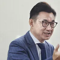 823罷免の結果が発表され、江啟臣氏が立委議席を無事に守り抜いた。(写真/柯承惠撮影) 823罷免の結果が発表され、江啟臣氏が立委議席を無事に守り抜いた。(写真/柯承惠撮影)