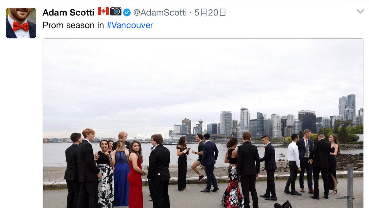 加拿大總理杜魯道又玩兒了一回「照片炸彈」—亂入照片在網上竄紅。 加拿大總理杜魯道又玩兒了一回「照片炸彈」—亂入照片在網上竄紅。