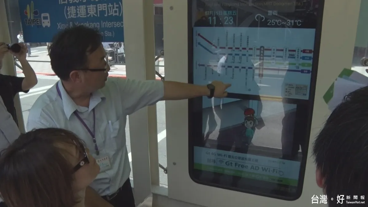 北市首座4G候車亭啟用 免費上網30分鐘