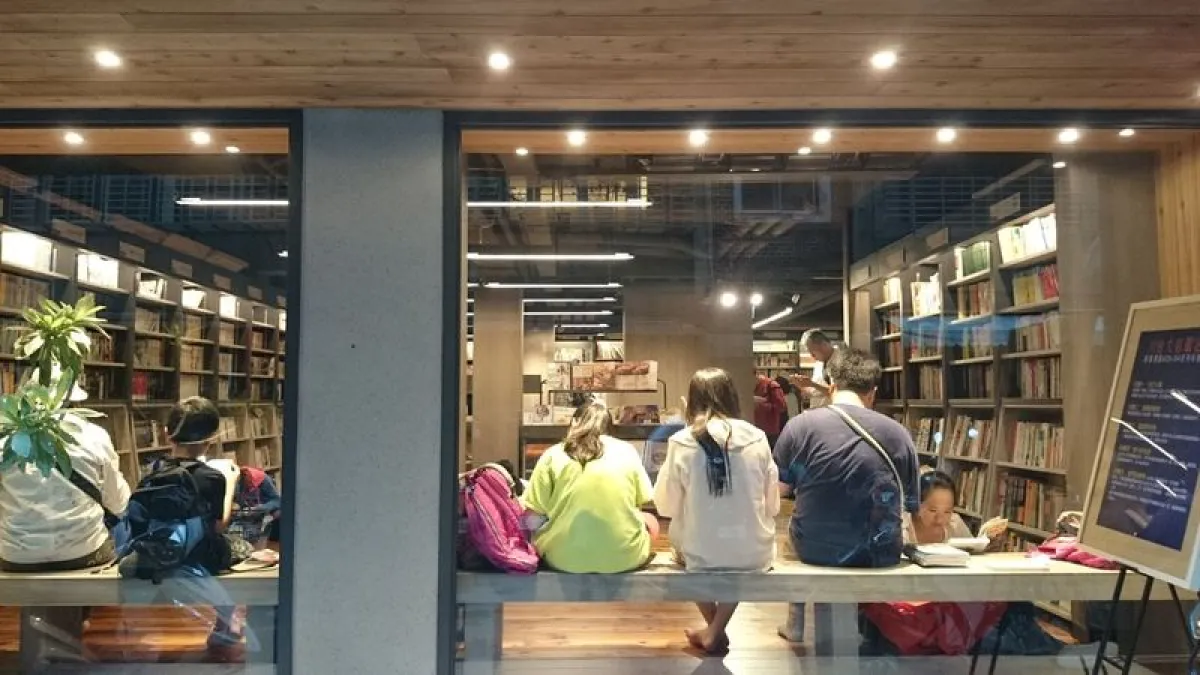 台北大大小小小的書店,從連鎖到獨立書屋,競奇鬥艷而不嘩眾,是台北最美的景觀。(作者提供)