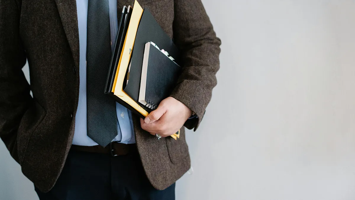 最近有網友分享,本身是留美的傳媒相關科系出身,曾在美國有一年行銷職位經驗,回台後原先想找相似類型的工作,沒想到竟收到許多科技大廠主動邀約,最後錄取月薪高達九萬的業務職位。(示意圖/取自pexels)