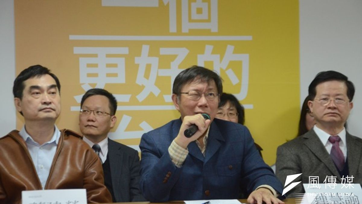 媒體再追問莊是否同意擔任副市長,柯文哲閉眼沉思了許久,說「她還沒拒絕」,妙答引來媒體一陣笑聲。(宋小海攝) 媒體再追問莊是否同意擔任副市長,柯文哲閉眼沉思了許久,說「她還沒拒絕」,妙答引來媒體一陣笑聲。(宋小海攝)
