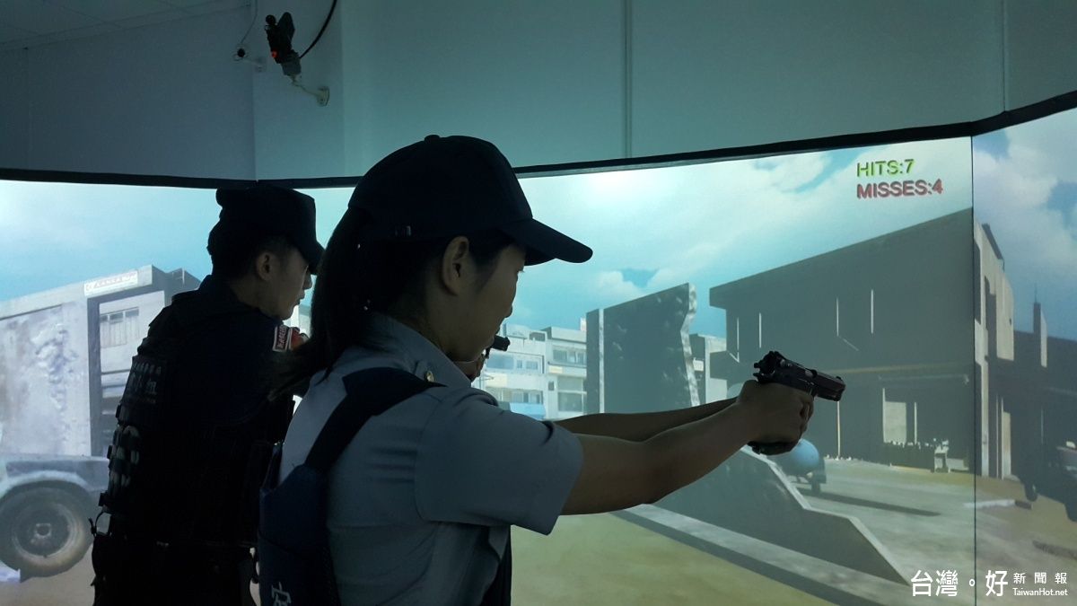 訓練應付各種突發狀況 新北警察局啟用模擬射擊場 訓練應付各種突發狀況 新北警察局啟用模擬射擊場