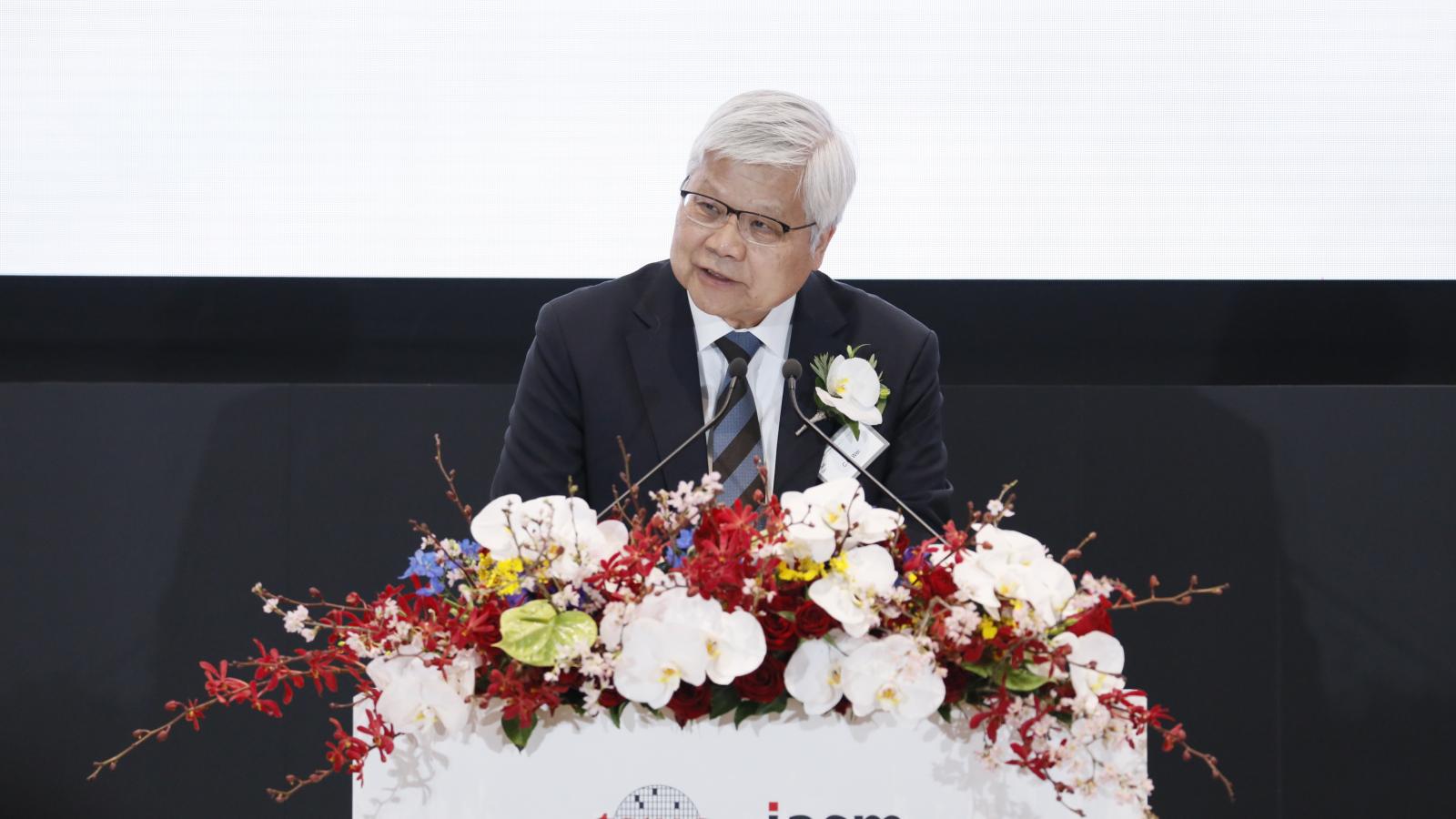 台積電全球擴產近20座廠!魏哲家:2奈米2027年產能翻倍,A14將成史上最大世代