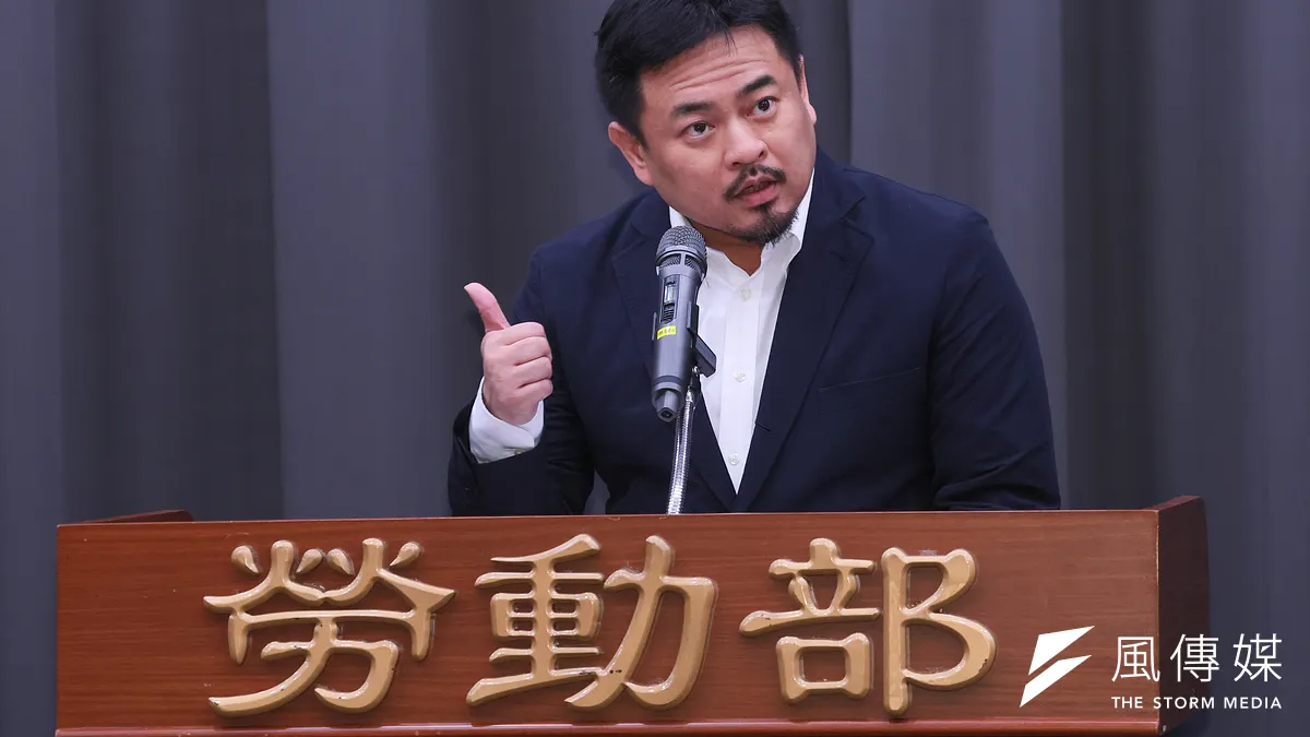 新任勞動部長洪申翰新官上任第一把火─周末加班聽取業務報告,被基層駡聲給滅了。(顏麟宇攝) 新任勞動部長洪申翰新官上任第一把火─周末加班聽取業務報告,被基層駡聲給滅了。(顏麟宇攝)