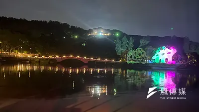 「湖光島藝術節」,7月2日晚上7點舉行湖光島藝術節點燈儀式,邀請民眾來探索不同湖光景緻 (圖/程鈴惠攝)