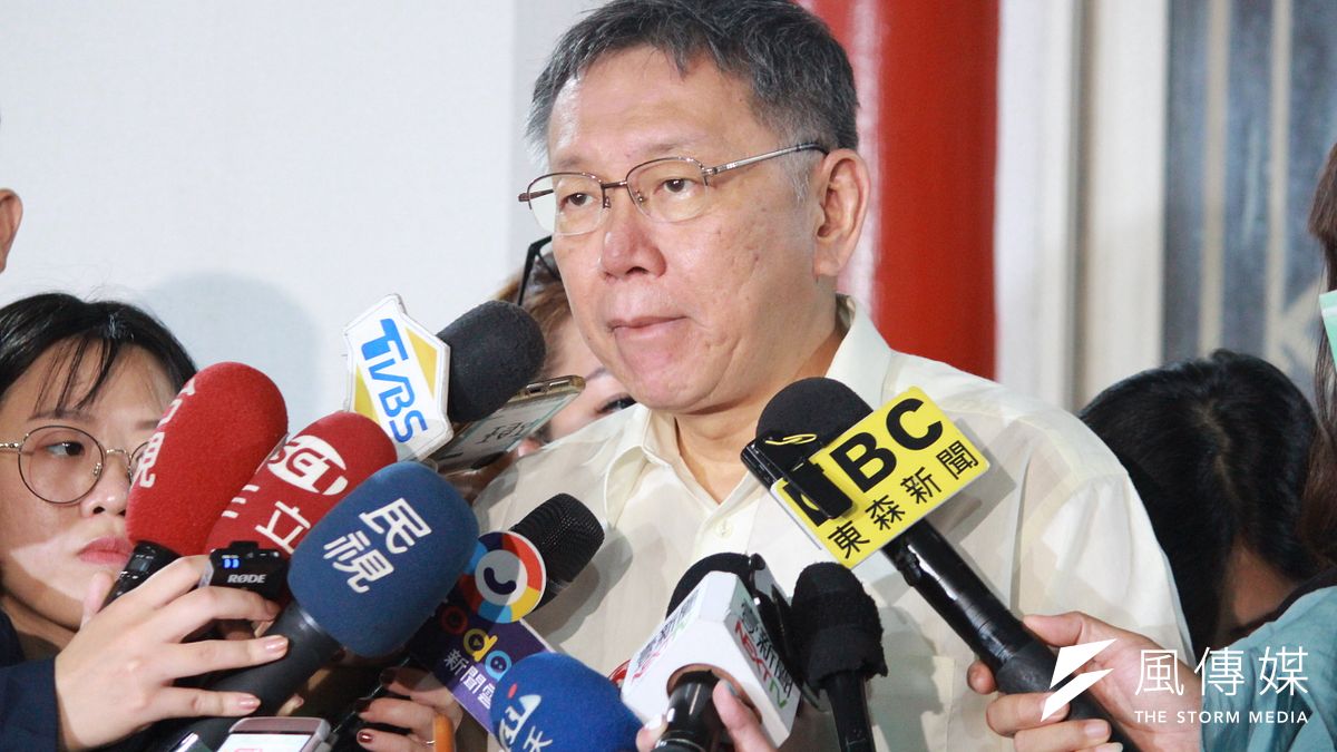 台北市長柯文哲(見圖)23日晚間前往探視輕生的北市建管處使用科助理工程員曾華崇家屬。(方炳超攝) 台北市長柯文哲(見圖)23日晚間前往探視輕生的北市建管處使用科助理工程員曾華崇家屬。(方炳超攝)