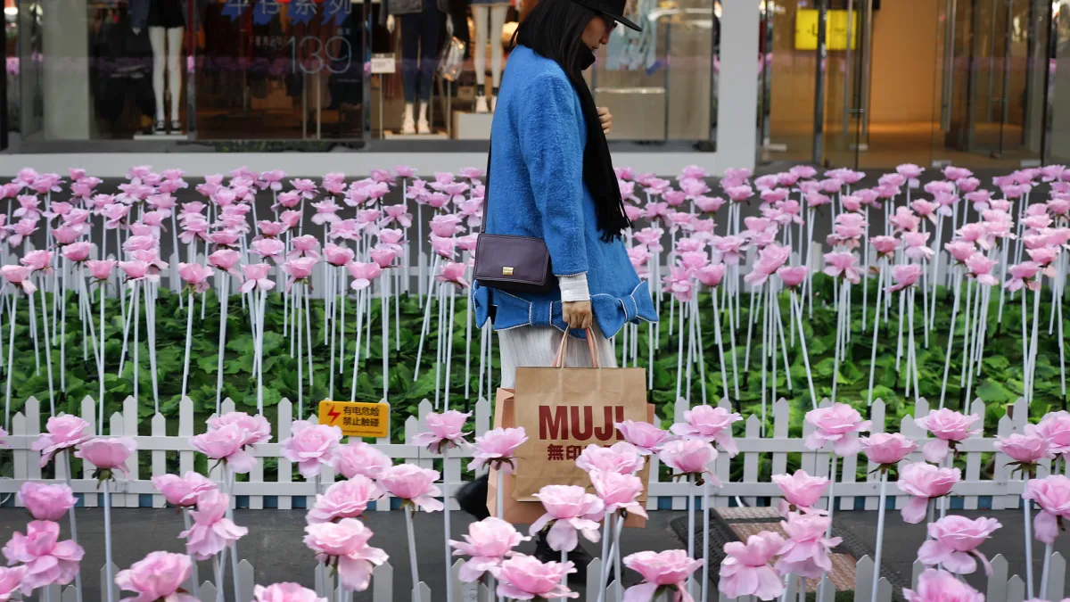 中國經濟看似花團錦簇,但你真的想登陸工作嗎?(AP)