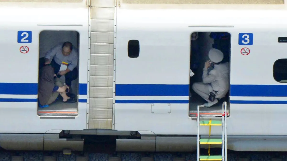 日本東海道新幹線列車起火 傳出乘客自焚(美聯社) 日本東海道新幹線列車起火 傳出乘客自焚(美聯社)