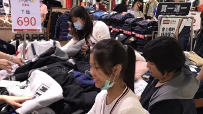 禮客Outlet內湖店週年慶,人潮擠爆,運動、休閒品牌最受歡迎。(圖/禮客Outlet提供)