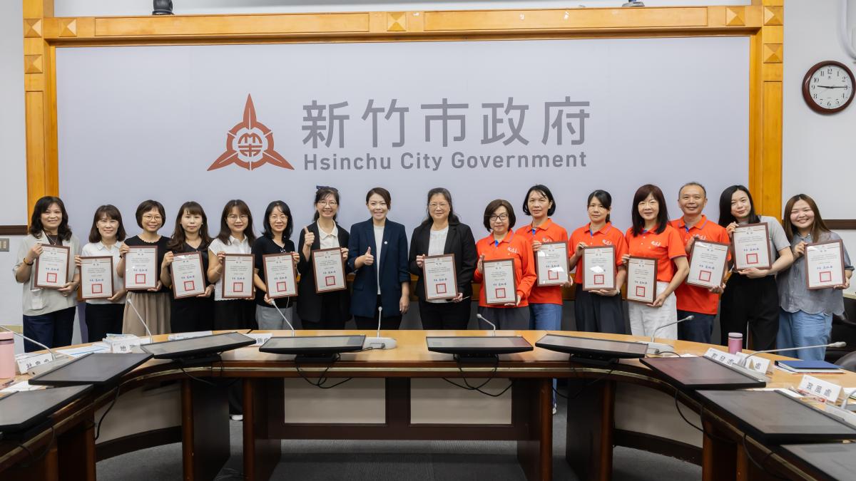 竹市零負債成功達標!高虹安頒獎表揚有功人員