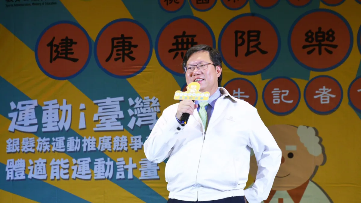 桃園市長鄭文燦上周被反年改革群眾襲擊,驚爆肋骨被斷兩根。(圖/桃園市政府提供)