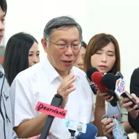 民眾黨前主席柯文哲今(13)日受訪直言,自己在想的已不是竹北、竹縣,藍白應趕快善後、防止外溢效應,否則真的會失控。(顏麟宇攝) 民眾黨前主席柯文哲今(13)日受訪直言,自己在想的已不是竹北、竹縣,藍白應趕快善後、防止外溢效應,否則真的會失控。(顏麟宇攝)