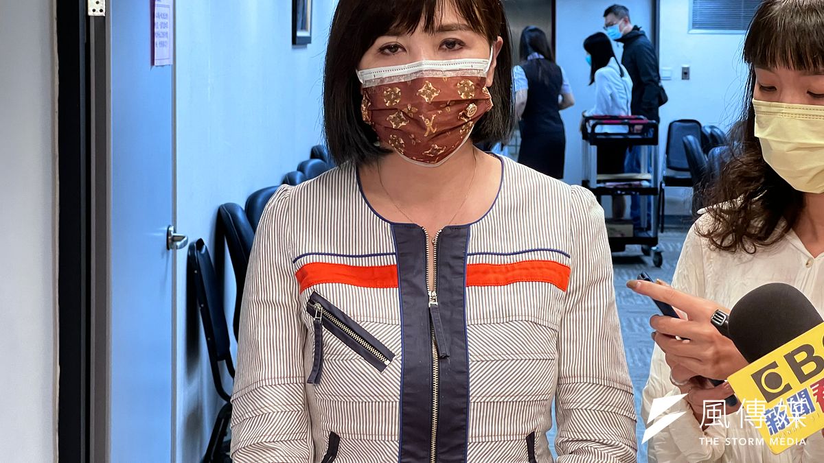 台北市議會國民黨團書記長王欣儀指出,台北市民不是二等公民,台北市的長輩也值得重陽敬老,為什麼只有北市沒有重陽敬老禮金?(方炳超攝) 台北市議會國民黨團書記長王欣儀指出,台北市民不是二等公民,台北市的長輩也值得重陽敬老,為什麼只有北市沒有重陽敬老禮金?(方炳超攝)