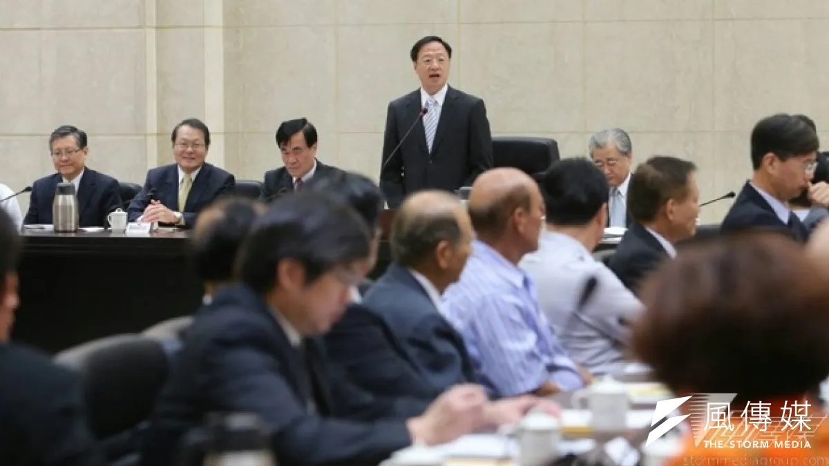 年底九合一選舉將屆,行政院長江宜樺今(26)日和來自中南部的88位政務顧問座談,多位農田水利會系統成員、地方派系大老、政治家族、前任議長等都出席。(吳逸驊攝)