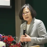 前總統蔡英文在臉書發文表示,這次的巴威颱風帶來豐沛降雨,再次凸顯極端氣候下提前布局的重要性。(中央社) 前總統蔡英文在臉書發文表示,這次的巴威颱風帶來豐沛降雨,再次凸顯極端氣候下提前布局的重要性。(中央社)