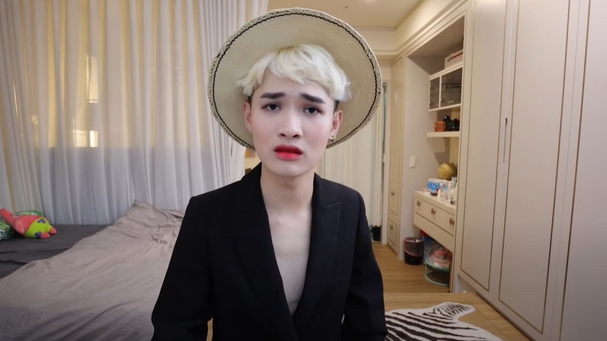 有網友為了挺鍾明軒,在電影院盜錄《鬼滅之刃》結局,下場超慘。(圖/取自鍾明軒youtube) 有網友為了挺鍾明軒,在電影院盜錄《鬼滅之刃》結局,下場超慘。(圖/取自鍾明軒youtube)