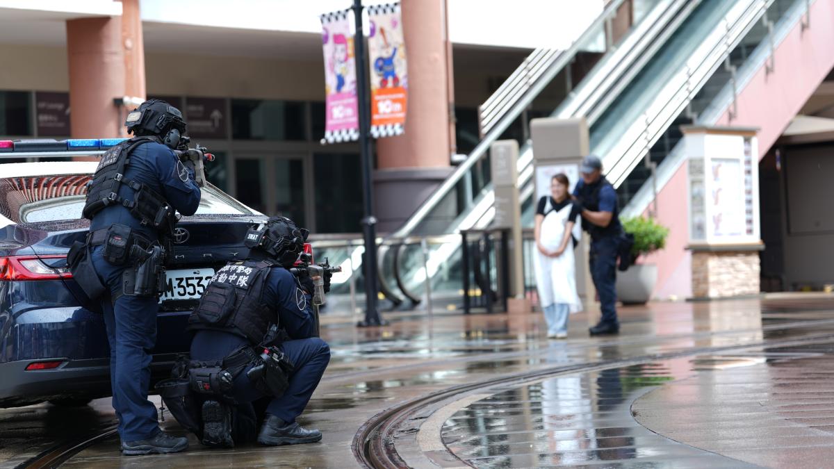 模擬武裝搶劫挾持人質攻擊商場 高市警「靖勇專案」實警演練驗證城市防衛韌性