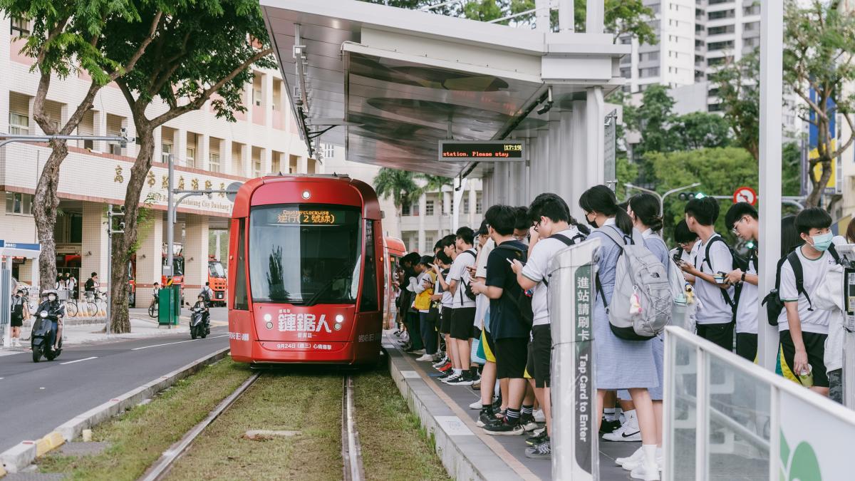 高雄輕軌上半年運量破721萬人次!五大生活旅次占近九成 蛻變城市公共運輸主幹