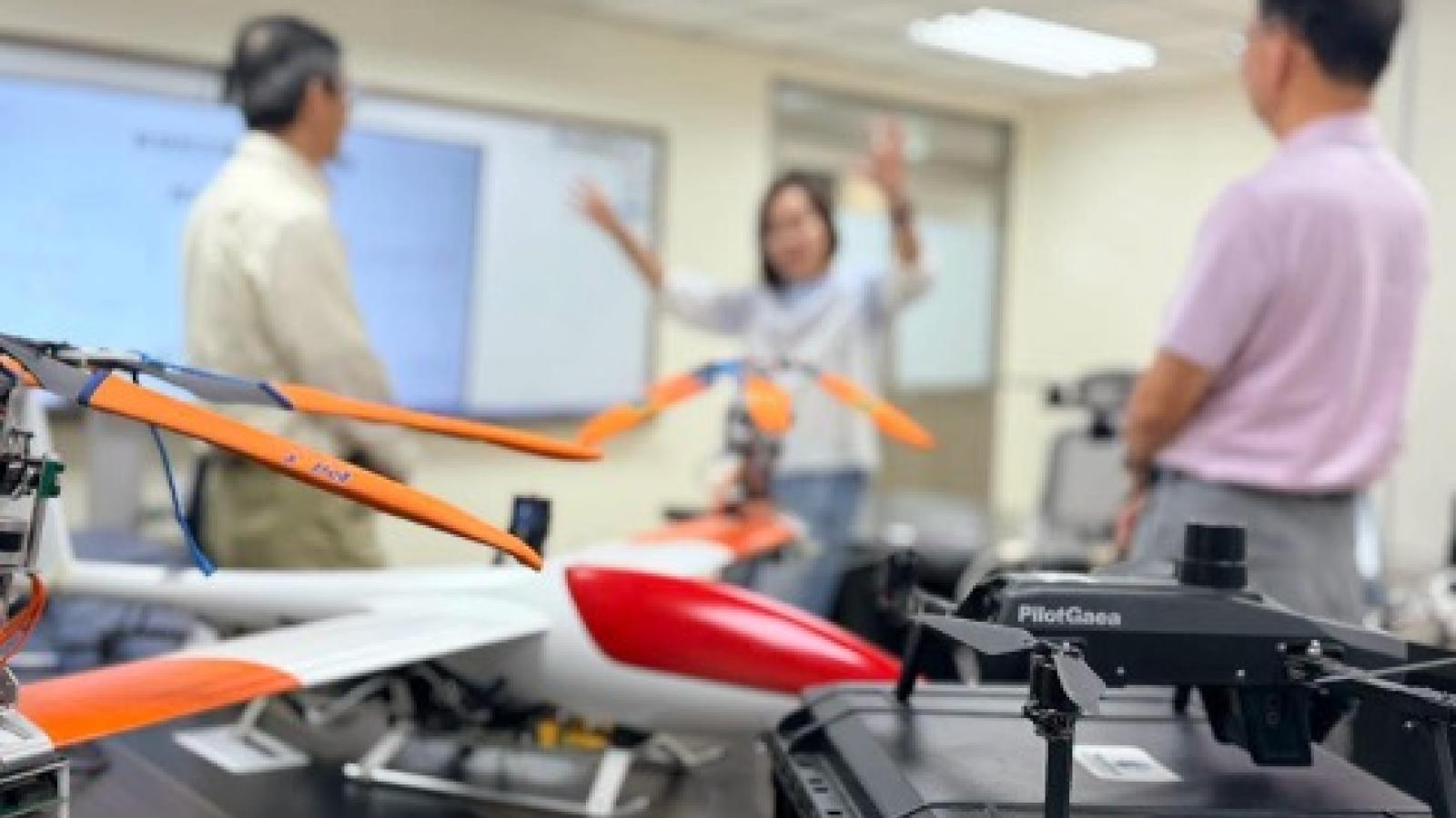 高雄市政民調出爐!37.6%挺2400億無人機版本 57.4%支持優先擴建小港機場