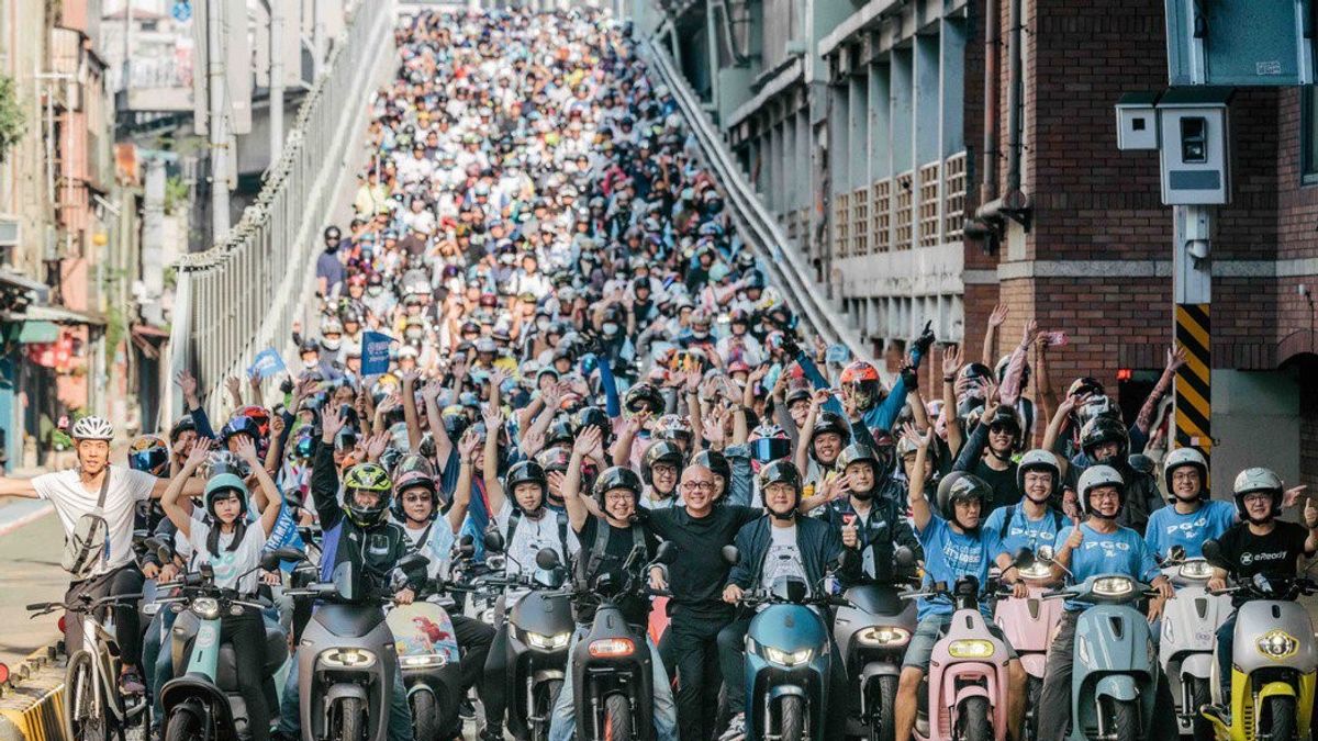 電動機車再次攻佔台北橋,齊聚PBGN聯盟、總人數破3500人次再創世界紀錄!綠能正流行,改變世界的力量需要有你! 電動機車再次攻佔台北橋,齊聚PBGN聯盟、總人數破3500人次再創世界紀錄!綠能正流行,改變世界的力量需要有你!