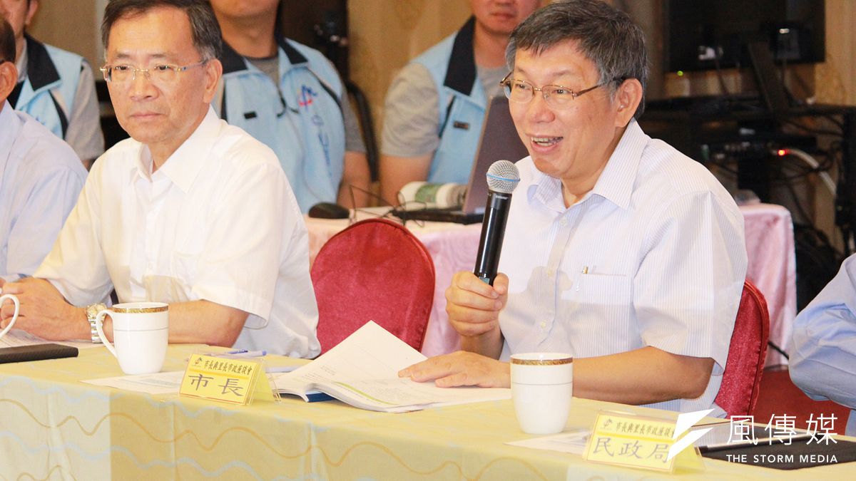 外媒預測總統蔡英文將成功連任,台北市長柯文哲(右)19日表示,政治已變成極端政治,局勢恐再改變,要大家「放輕鬆」。(方炳超攝) 外媒預測總統蔡英文將成功連任,台北市長柯文哲(右)19日表示,政治已變成極端政治,局勢恐再改變,要大家「放輕鬆」。(方炳超攝)