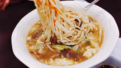 屏東市隨便一家老店都是40年、50年、70年起跳!(圖/Joyce Chen@facebook)