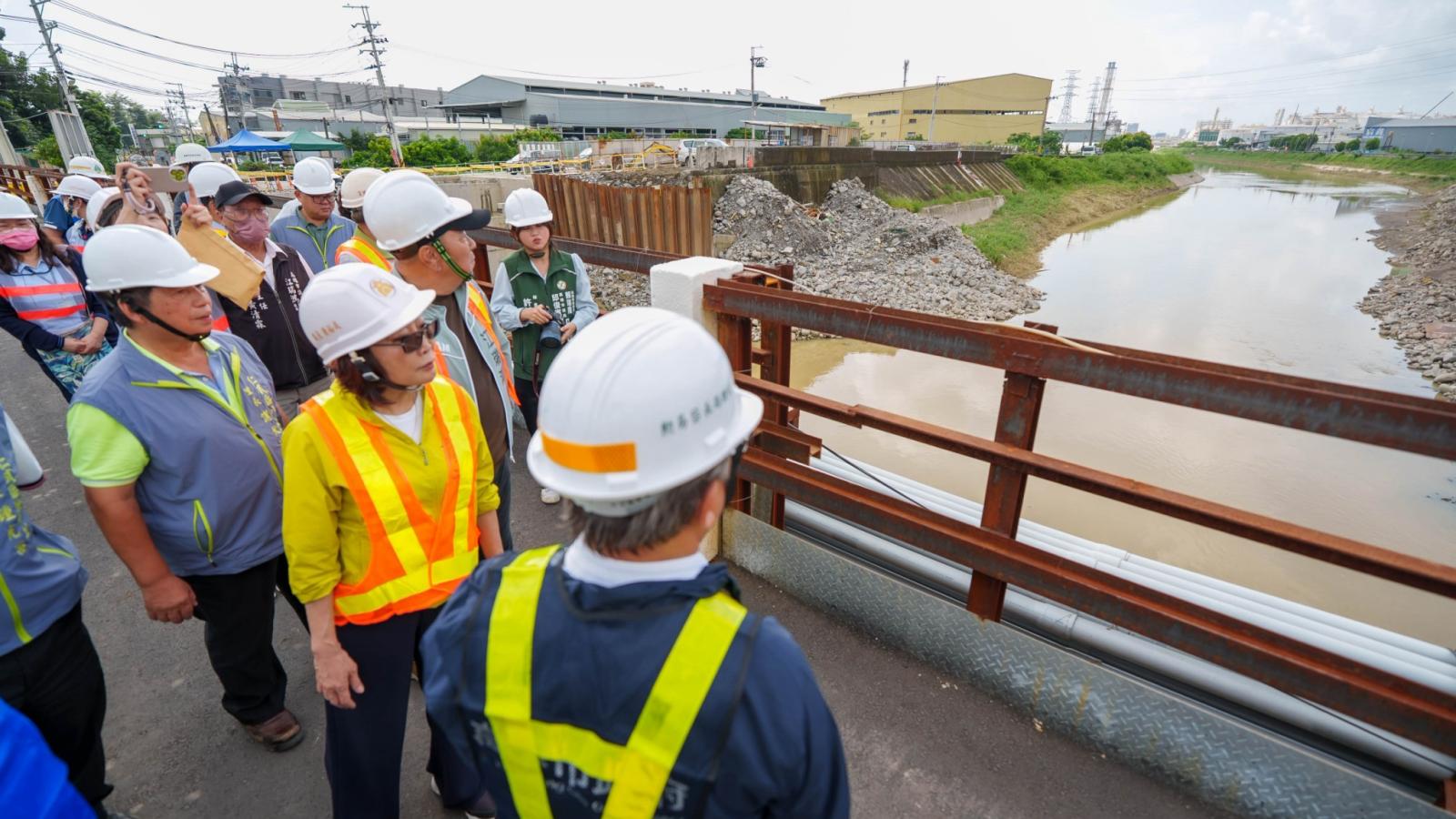 豪雨驗證治水成效!康裕成率隊勘查八涳橋改建:11月通車、明年3月底完工