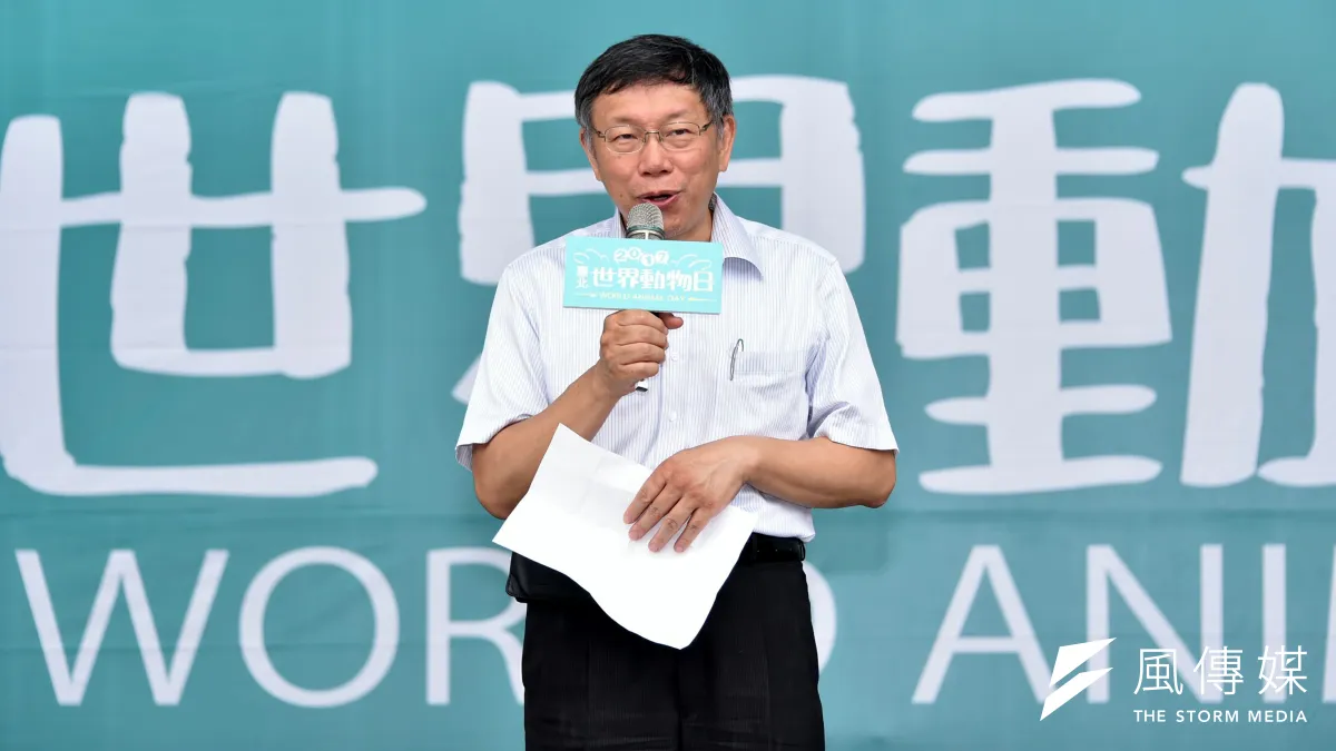 台北市長柯文哲接受廣播專訪,談到民進黨最近頻頻攻擊,他無奈表示「都快變深紅了」。(資料照,台北市政府提供)