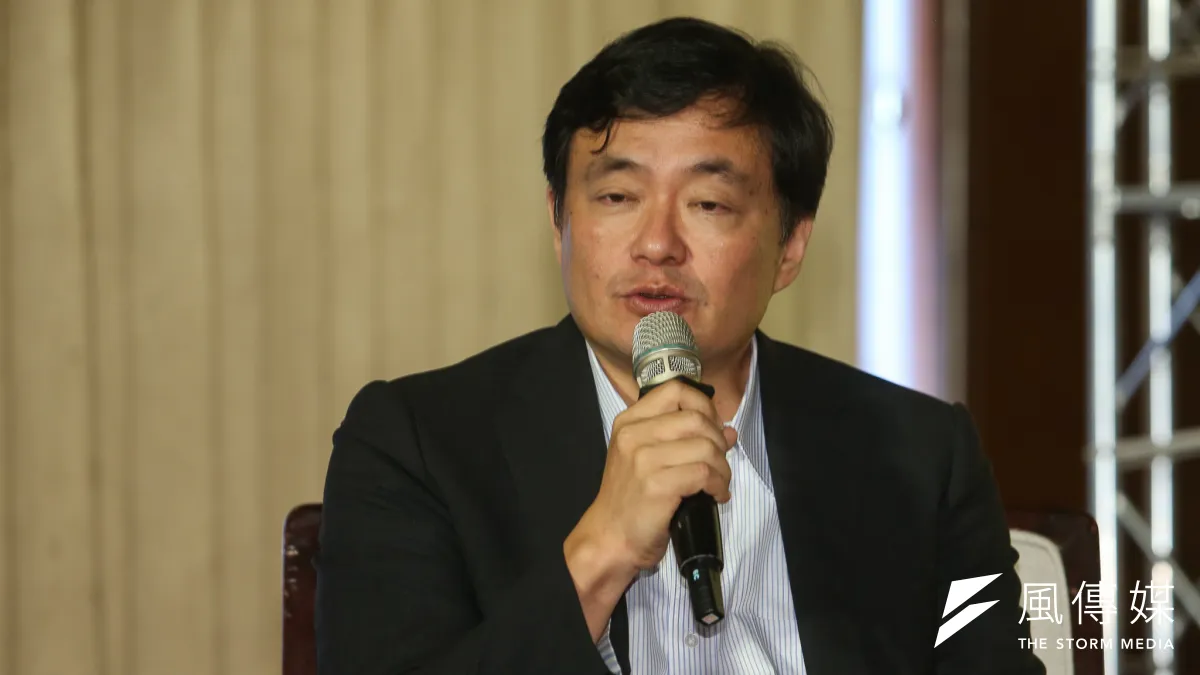 民進黨秘書長洪耀福說,政府機關要正視因應,想出新的解套方法,讓經濟成長給大家分享,而不是少數人壟斷成果。(陳明仁攝)