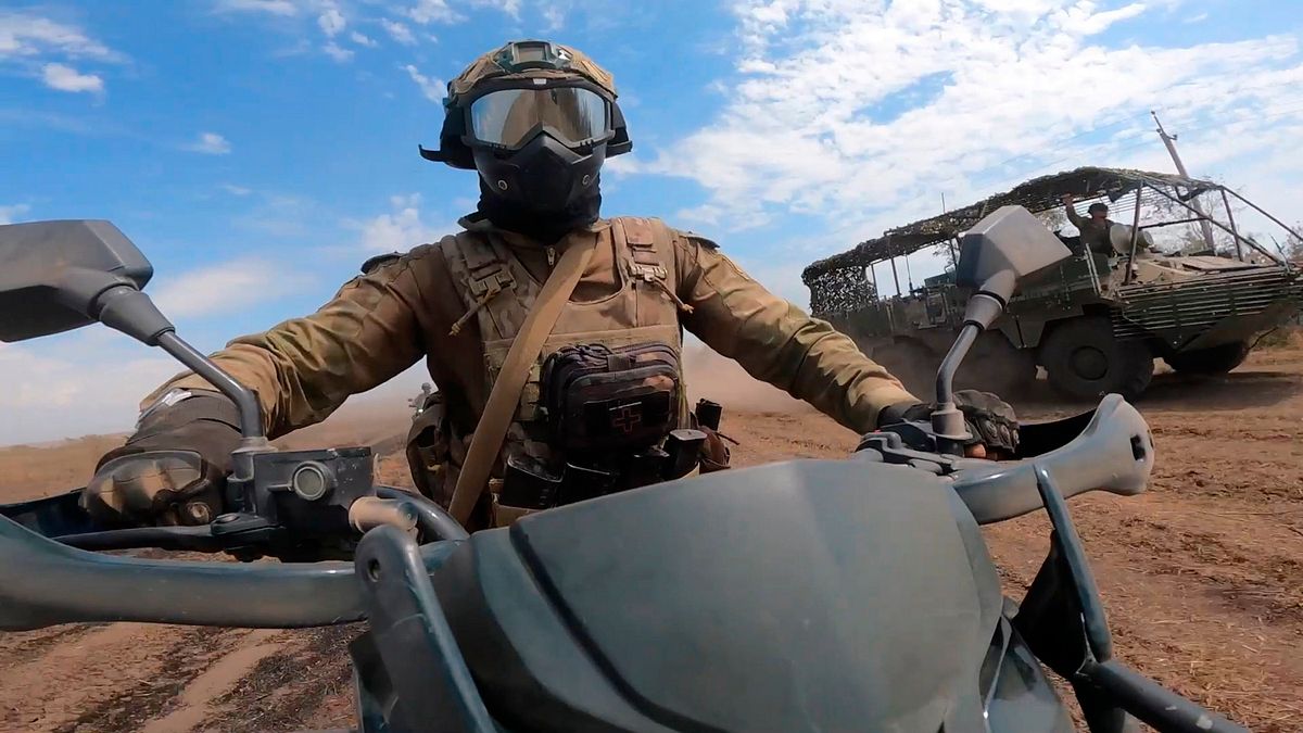 2024年8月,俄軍正向烏克蘭陣地推進。(美聯社) 2024年8月,俄軍正向烏克蘭陣地推進。(美聯社)