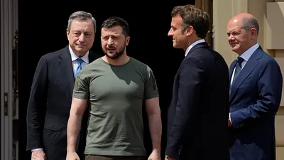 2022年6月16日,烏克蘭總統哲連斯基(左二)會見來訪的(左起)義大利總理德拉吉、法國總統馬克宏、德國總理蕭爾茨(AP)