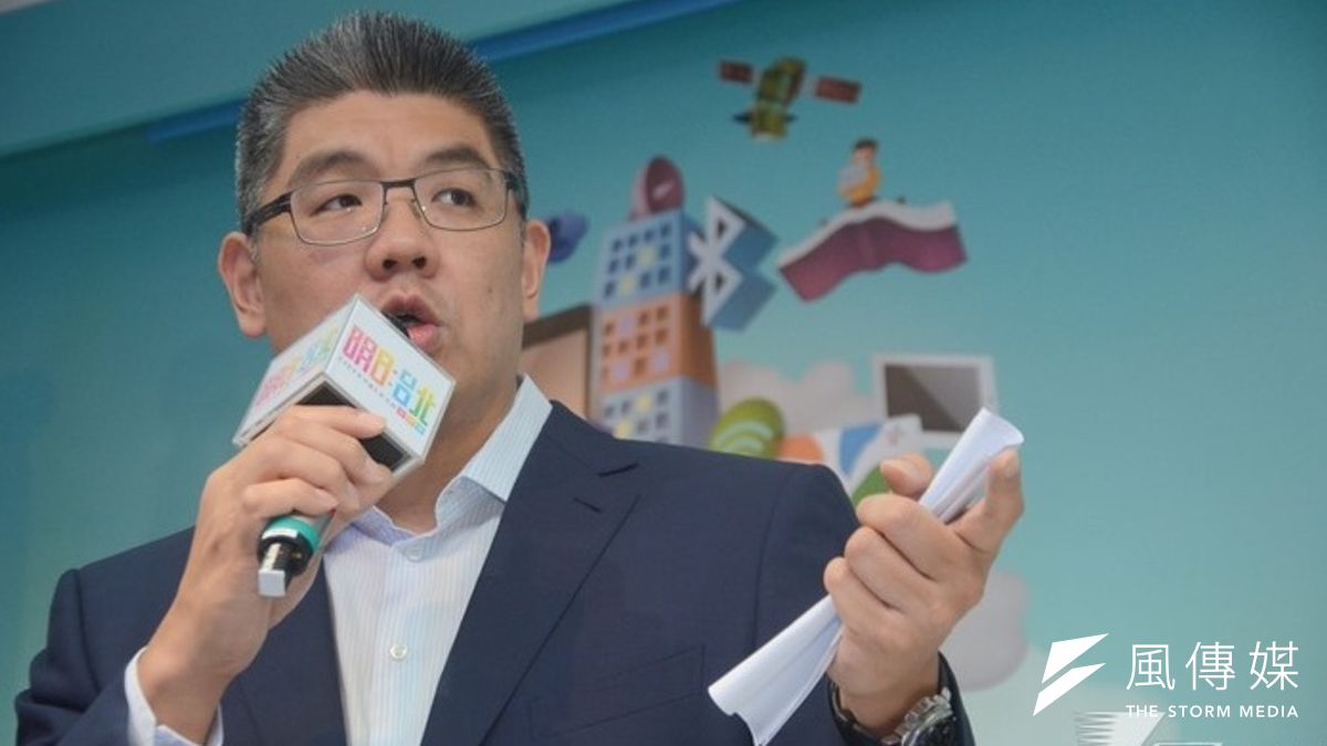 台北市長參選人柯文哲提議將環南市場遷至河灘地,連勝文陣營要求柯「先了解,再講話」。(宋小海攝) 台北市長參選人柯文哲提議將環南市場遷至河灘地,連勝文陣營要求柯「先了解,再講話」。(宋小海攝)