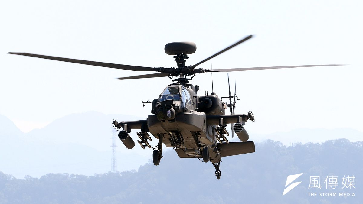 明年國防預算編列陸軍旋翼機零件採購維保費用達14億4340萬元,其中阿帕契攻擊直升機部分就高達9億2000萬元,占整體的63.7%。圖為AH-64E阿帕契攻擊直升機進行動態操演。(資料照,蘇仲泓攝) 明年國防預算編列陸軍旋翼機零件採購維保費用達14億4340萬元,其中阿帕契攻擊直升機部分就高達9億2000萬元,占整體的63.7%。圖為AH-64E阿帕契攻擊直升機進行動態操演。(資料照,蘇仲泓攝)