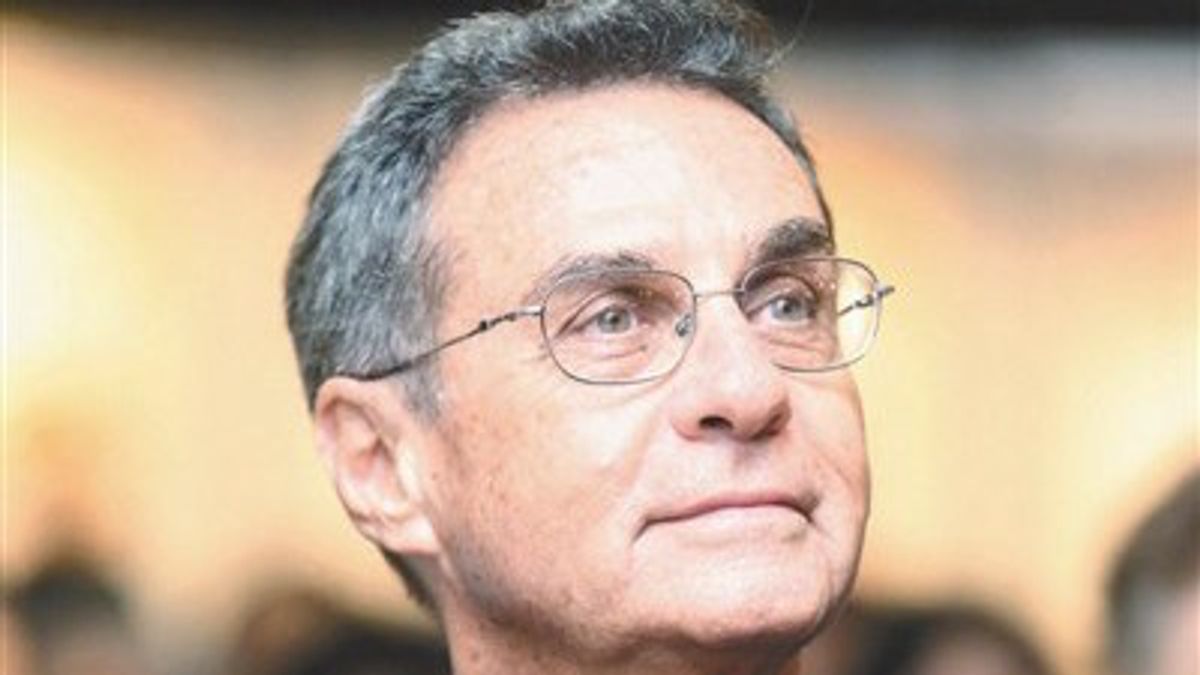 丁松筠神父獲得特殊貢獻獎,由於丁松筠已過世,由崔苔菁擔任引言人,弟弟代為領獎。(圖/耶穌會中華省) 丁松筠神父獲得特殊貢獻獎,由於丁松筠已過世,由崔苔菁擔任引言人,弟弟代為領獎。(圖/耶穌會中華省)