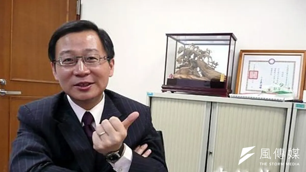 貪污的這把火雖然尚未燒到吳志揚,但吳家3代縣長的歷史美名,會寫下怎麼樣的句點,就要看吳志揚的危機處理。(中評社)