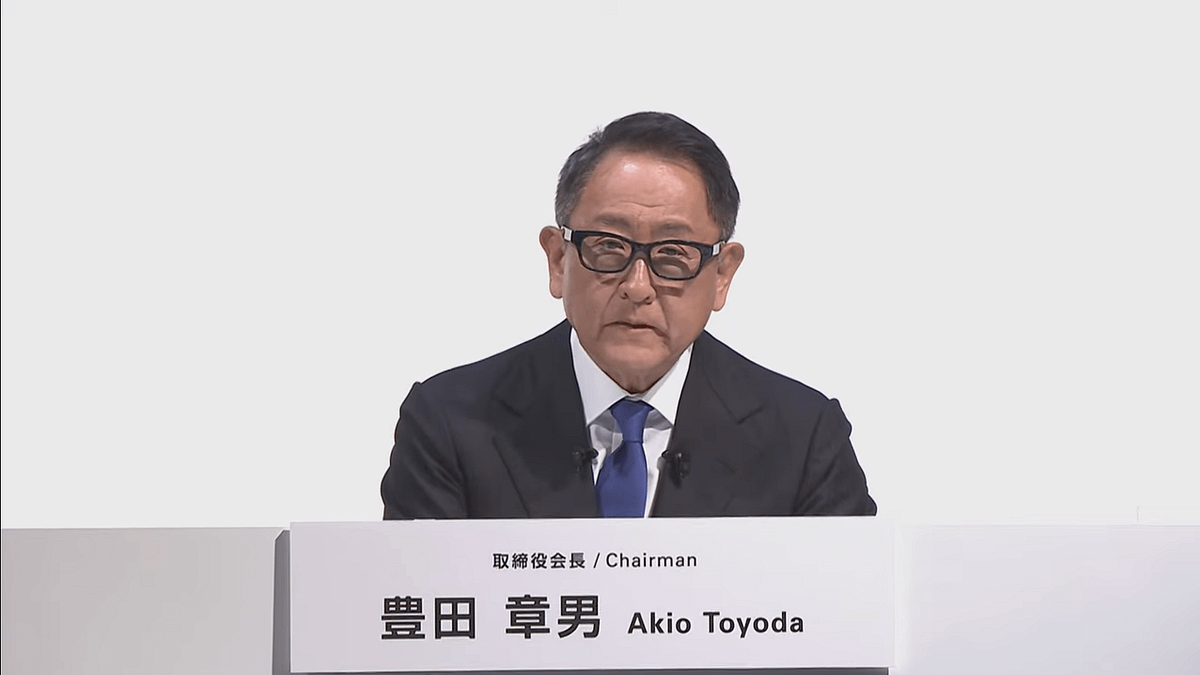 豐田等5家日本汽車業大廠先後承認其數據造假,並遭到國土交通省入廠搜查,消息震撼全日本。圖為事發當天,豐田董事長豐田章男在記者會上發言(圖片來源:Youtube截圖) 豐田等5家日本汽車業大廠先後承認其數據造假,並遭到國土交通省入廠搜查,消息震撼全日本。圖為事發當天,豐田董事長豐田章男在記者會上發言(圖片來源:Youtube截圖)