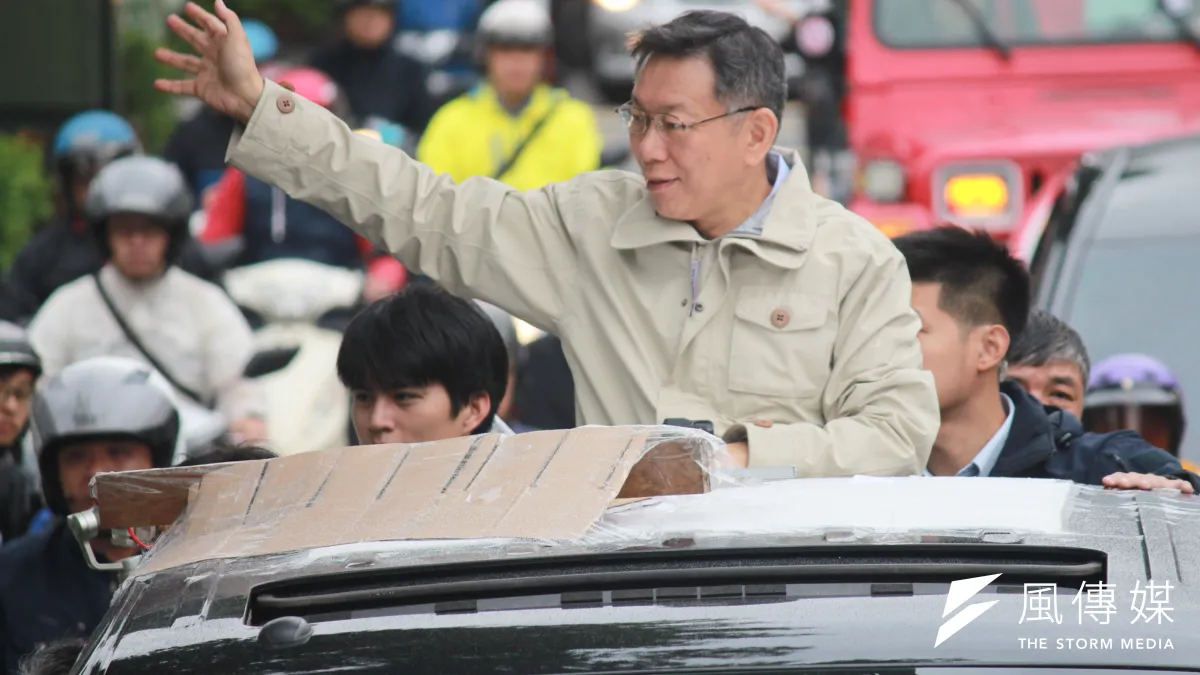 20181123-台北市長柯文哲23日下午由南港出發,前進東區拉票,選前之夜前持續車隊掃街。(方炳超攝)