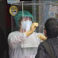 抗煞專家、中研院生醫所兼任研究員何美鄉認為,由於目前已經進入全國三級警戒,疫情發展已難以用R0值計算。(資料照,顏麟宇攝) 抗煞專家、中研院生醫所兼任研究員何美鄉認為,由於目前已經進入全國三級警戒,疫情發展已難以用R0值計算。(資料照,顏麟宇攝)